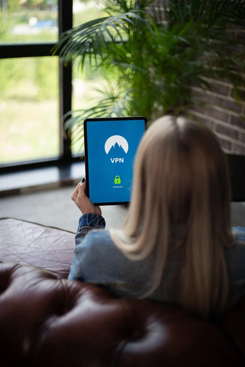vpn, offentliga wi-fi trådlöst lan, personuppgifter, dataintrång, it-attacker, cybersäkerhet, eget vpn, virtuellt privat nätverk, säkerhet program, iphone, it-säkerhet, stock, affär